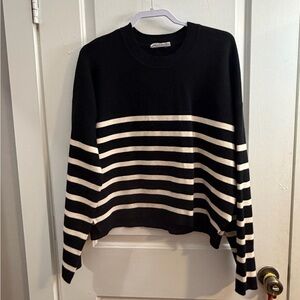 ⚫️⚪️⚫️Republic Black and White Striped Sweater. ⚫️⚪️⚫️